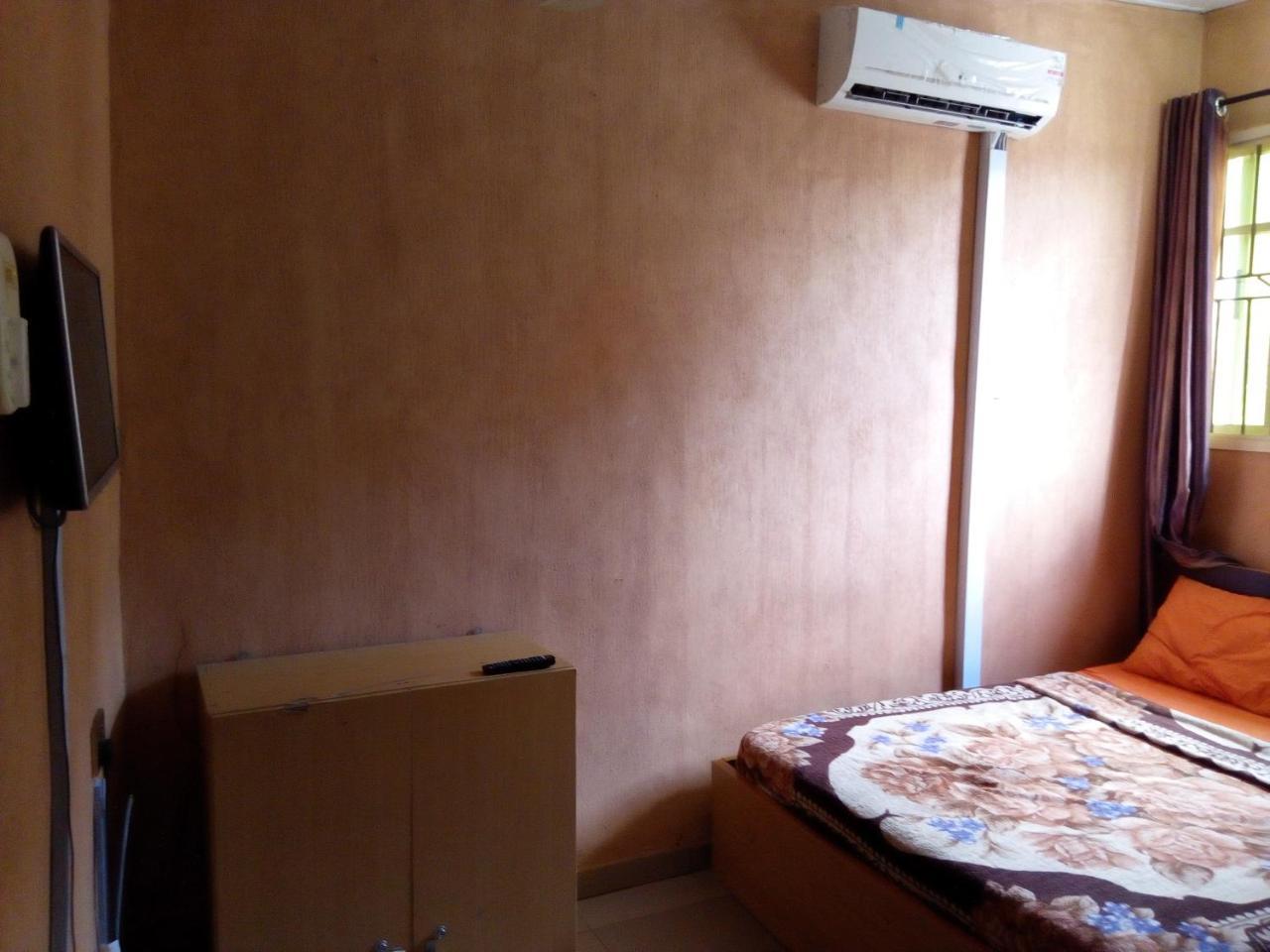 Gen-Preston Hotel And Suites Papalanto Bagian luar foto