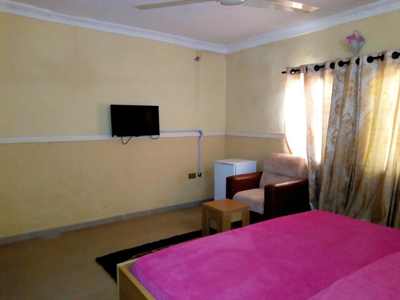 Gen-Preston Hotel And Suites Papalanto Bagian luar foto