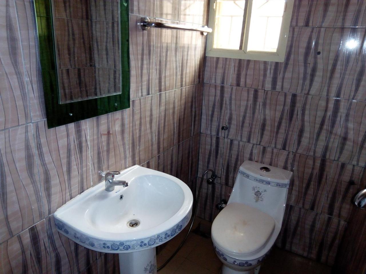 Gen-Preston Hotel And Suites Papalanto Bagian luar foto