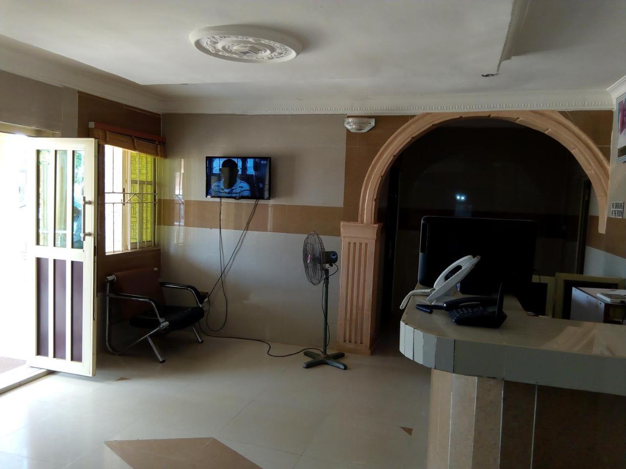 Gen-Preston Hotel And Suites Papalanto Bagian luar foto
