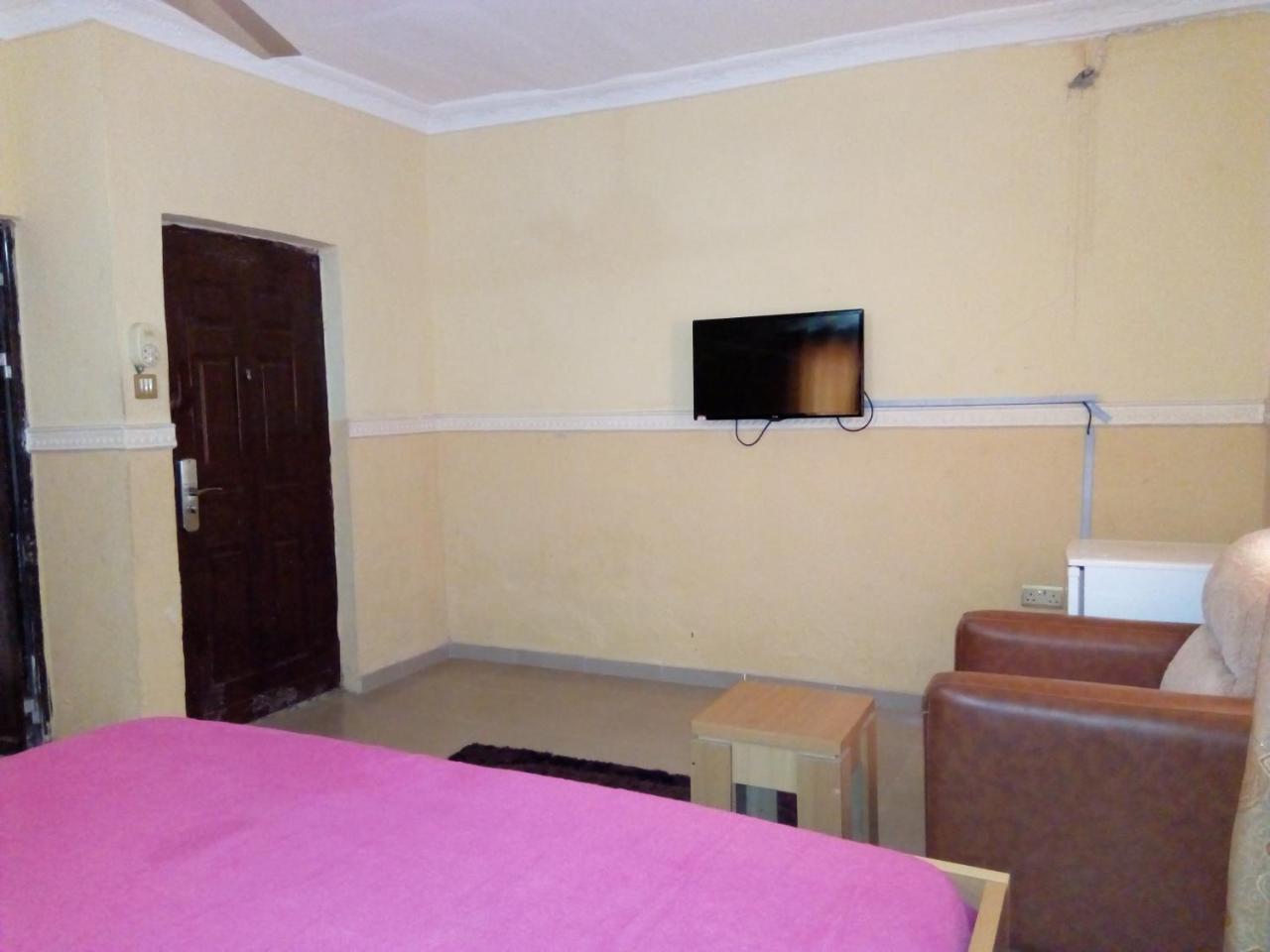 Gen-Preston Hotel And Suites Papalanto Bagian luar foto