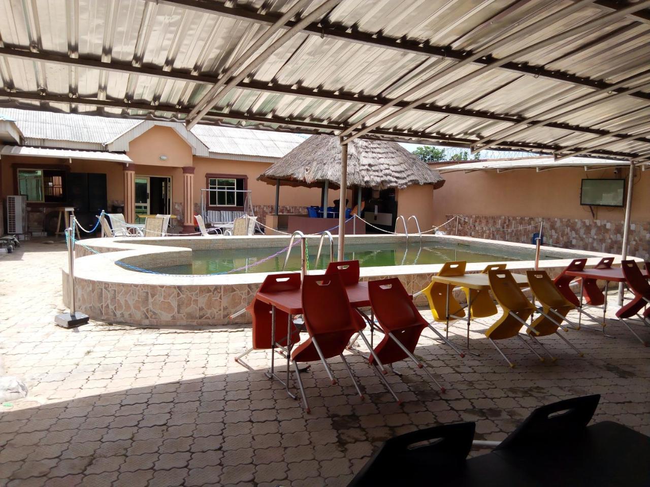 Gen-Preston Hotel And Suites Papalanto Bagian luar foto